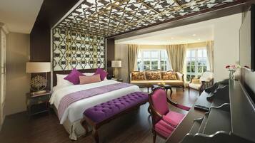 Royal Dutch Suite with Private Terrace | Minibar, in-room safe, individually furnished, desk