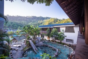 Outdoor spa tub - An Tong Hot Spring Hotel (Yuli)