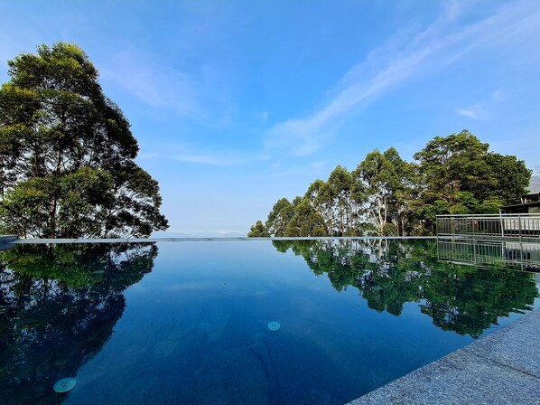 Outdoor pool - Fragrant Nature Munnar - A Classified Hotel (Devikolam)