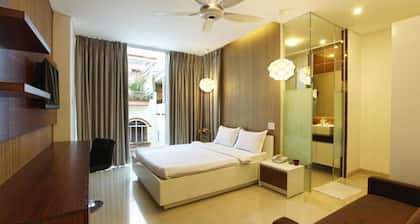 Yellow House Saigon Hotel