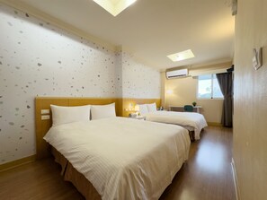Superior Quadruple Room, 2 Double Beds | Down duvets, soundproofing, free WiFi, bed sheets - together hotel-Hualien Zhongshan (Hualien City)