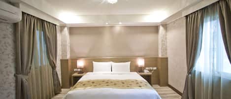 Superior Double Room, 1 Queen Bed | Premium bedding, desk, blackout drapes, soundproofing