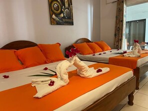 Standard Quadruple Room, 2 Queen Beds