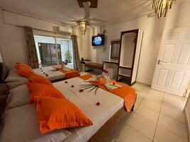 标准四人房, 2 张大床 | 迷你吧、客房内保险箱、办公桌、婴儿床