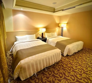 Blackout drapes, free WiFi, bed sheets