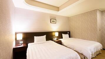 Blackout drapes, free WiFi, bed sheets