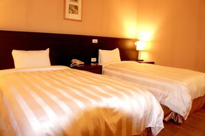 Blackout drapes, free WiFi, bed sheets