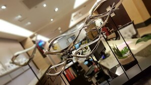 A display of eyeglasses on a stand in a store. - Unique Holiday Hotel (Hualien City)