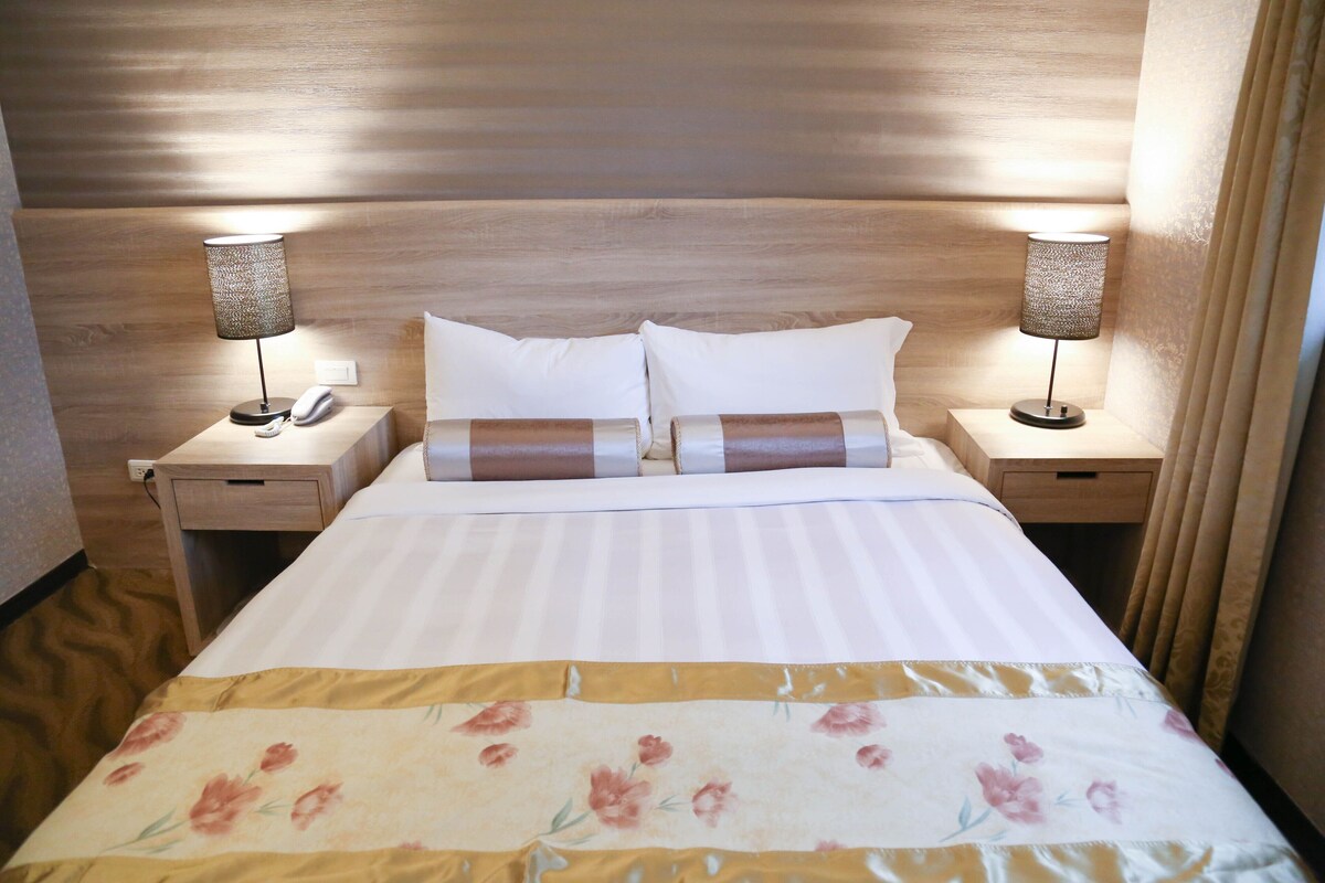 Ropa de cama de alta calidad, escritorio y cortinas blackout 