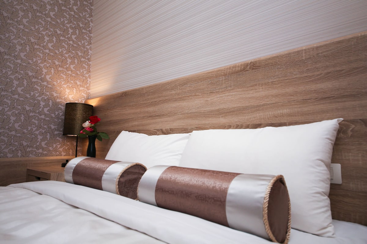 Standard Double Room | Premium bedding, desk, blackout drapes, free WiFi