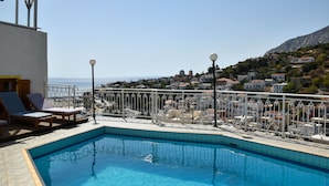 Seasonal outdoor pool - Kastro Hotel (Ikaria)