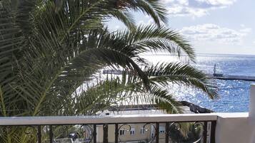 Basic Double Room | In-room safe, desk, blackout drapes, free WiFi