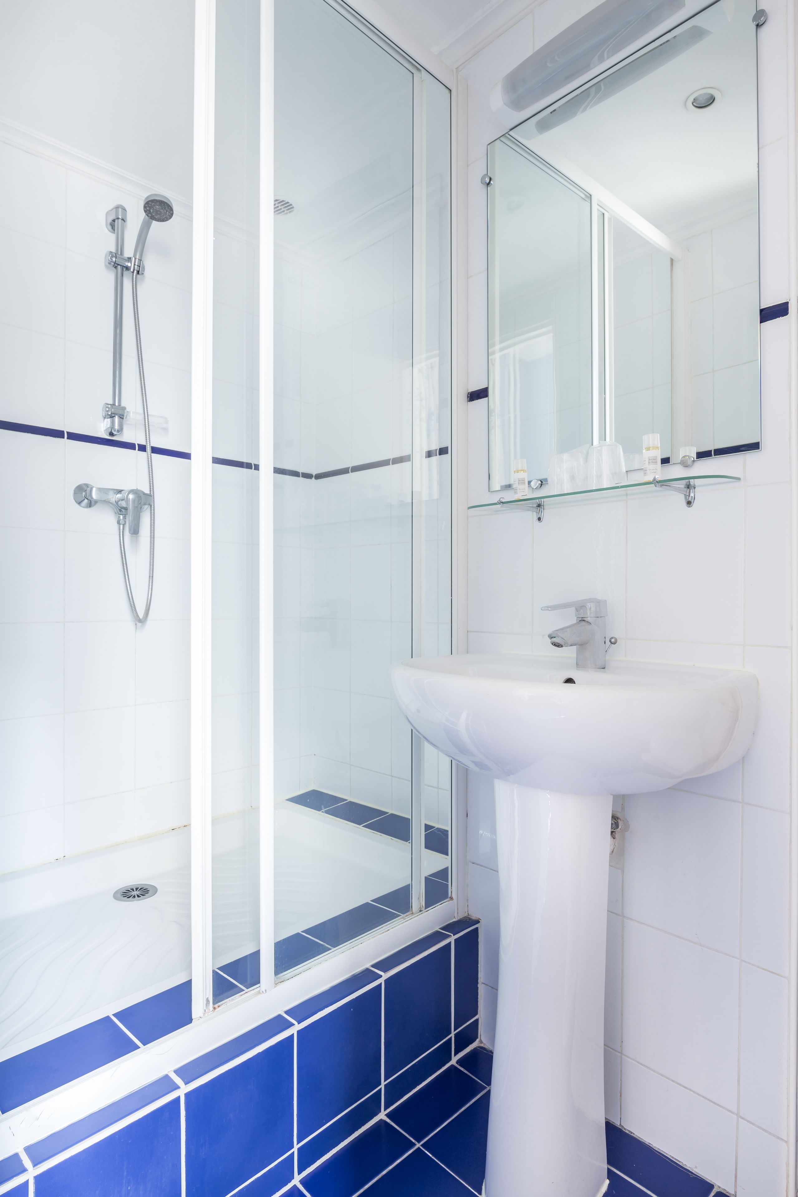 free toiletries, towels