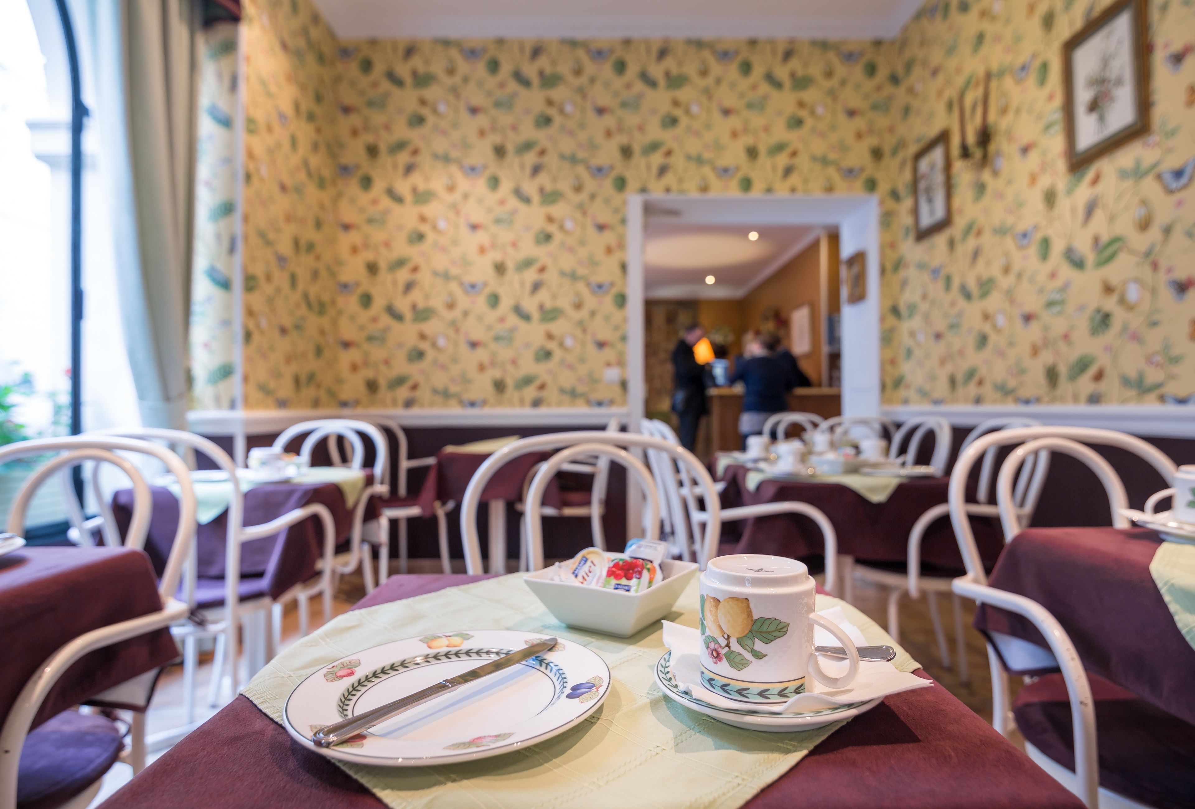 daily continental breakfast (eur 9 per person)