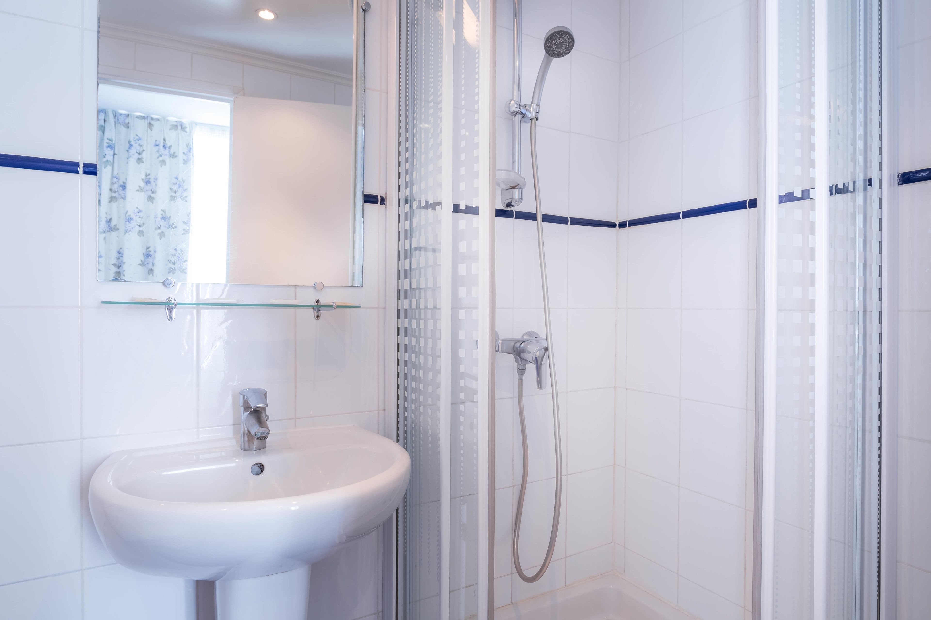 free toiletries, towels