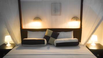 Deluxe Twin Room, 1 Bedroom, Pool View | Minibar, desk, free WiFi, bed sheets