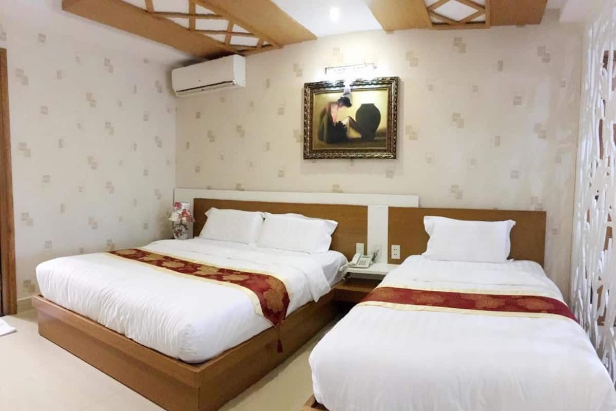 Desk, rollaway beds, free WiFi