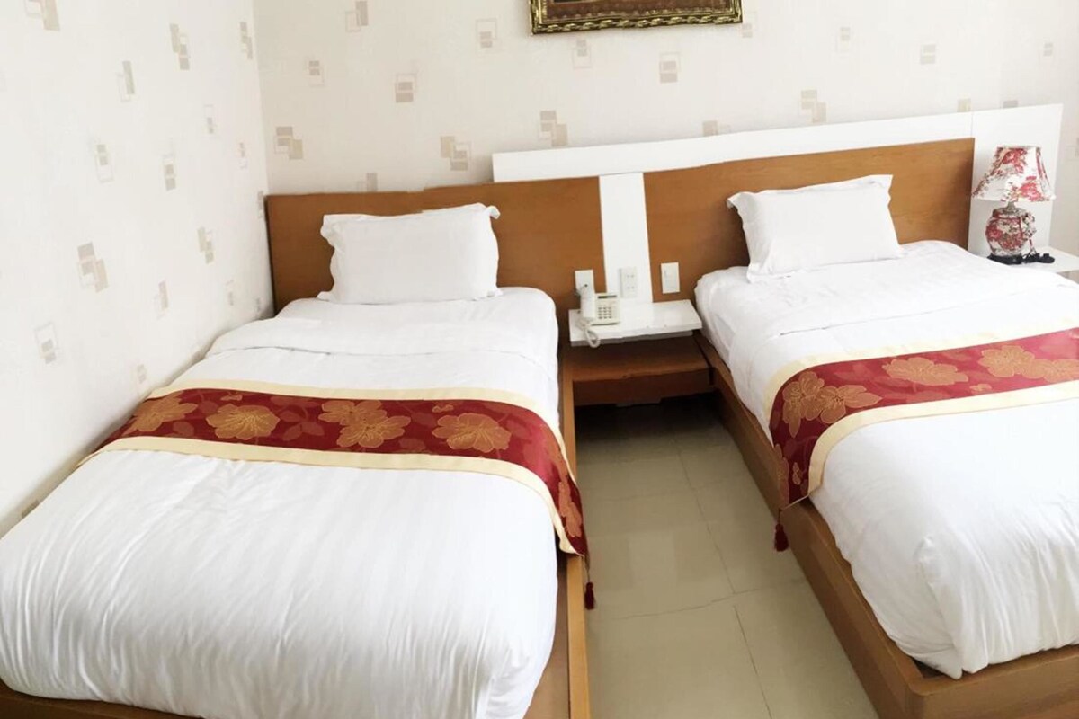 Deluxe Double or Twin Room | Meja, katil lipat simpan/tambahan, Wi-fi percuma 