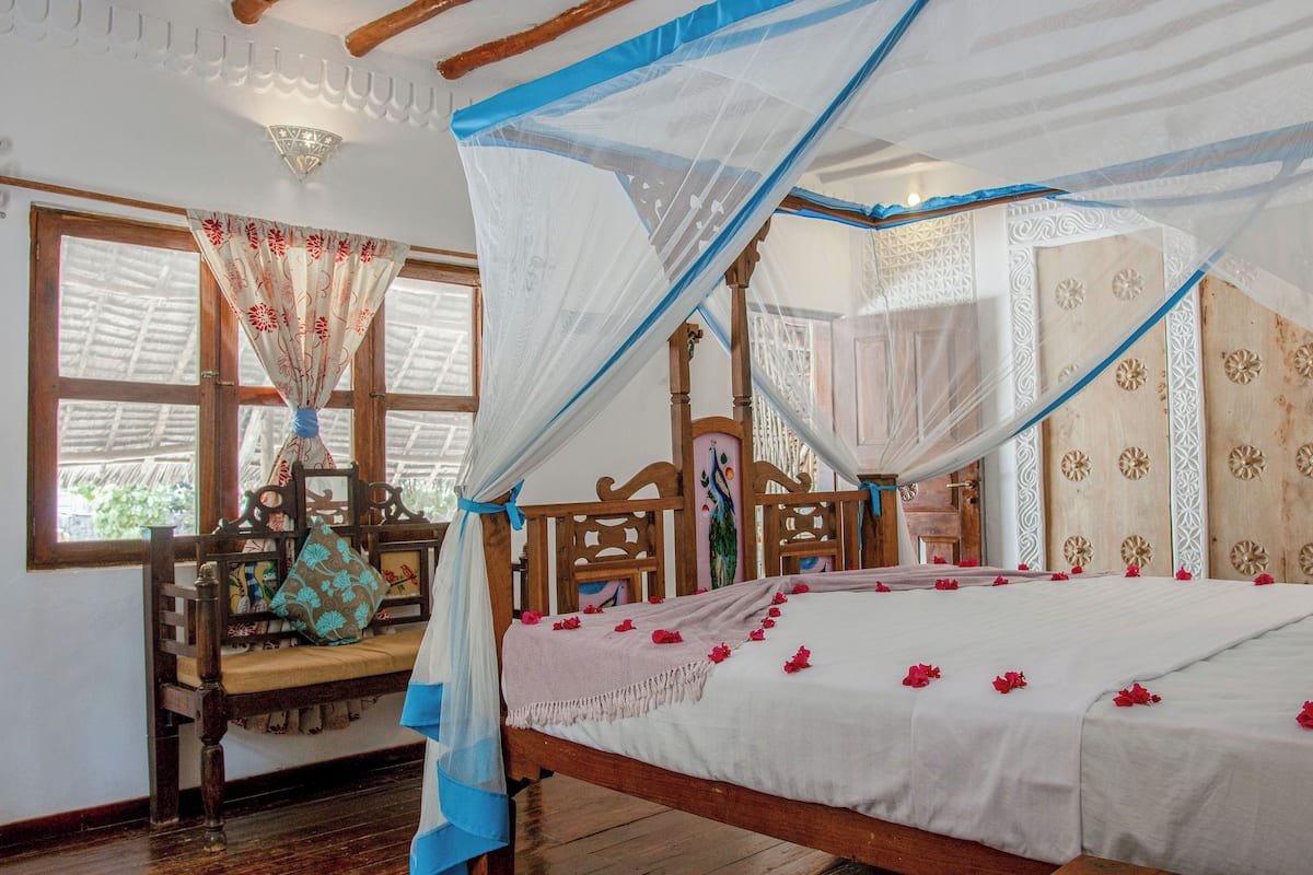 In-room safe, desk, iron/ironing board, bed sheets