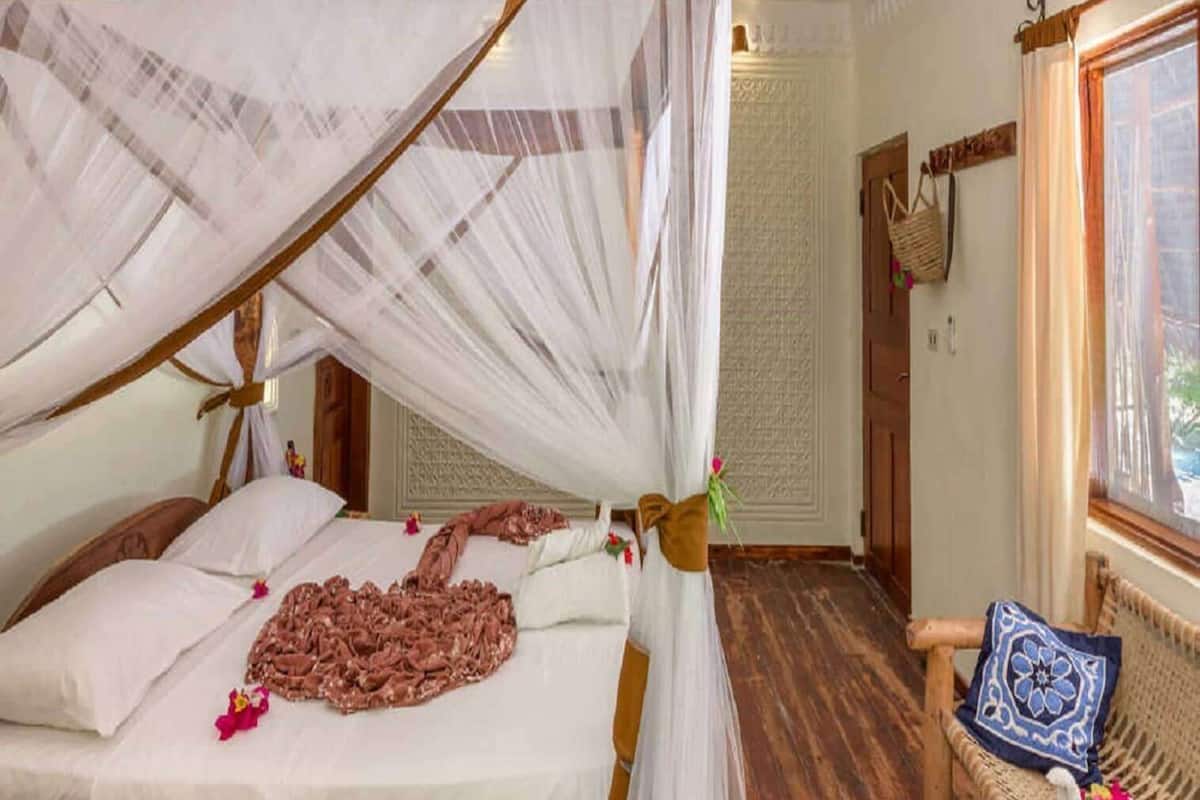 In-room safe, desk, iron/ironing board, bed sheets