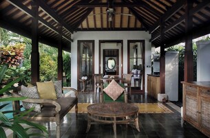 Villa, 1 habitación | Zona de estar | Una televisión LCD, un reproductor de DVD