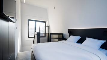 办公桌、折叠床/加床(额外收费)、免费 WiFi、床单