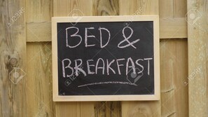 Desayuno continental (EUR 10 por persona) 
