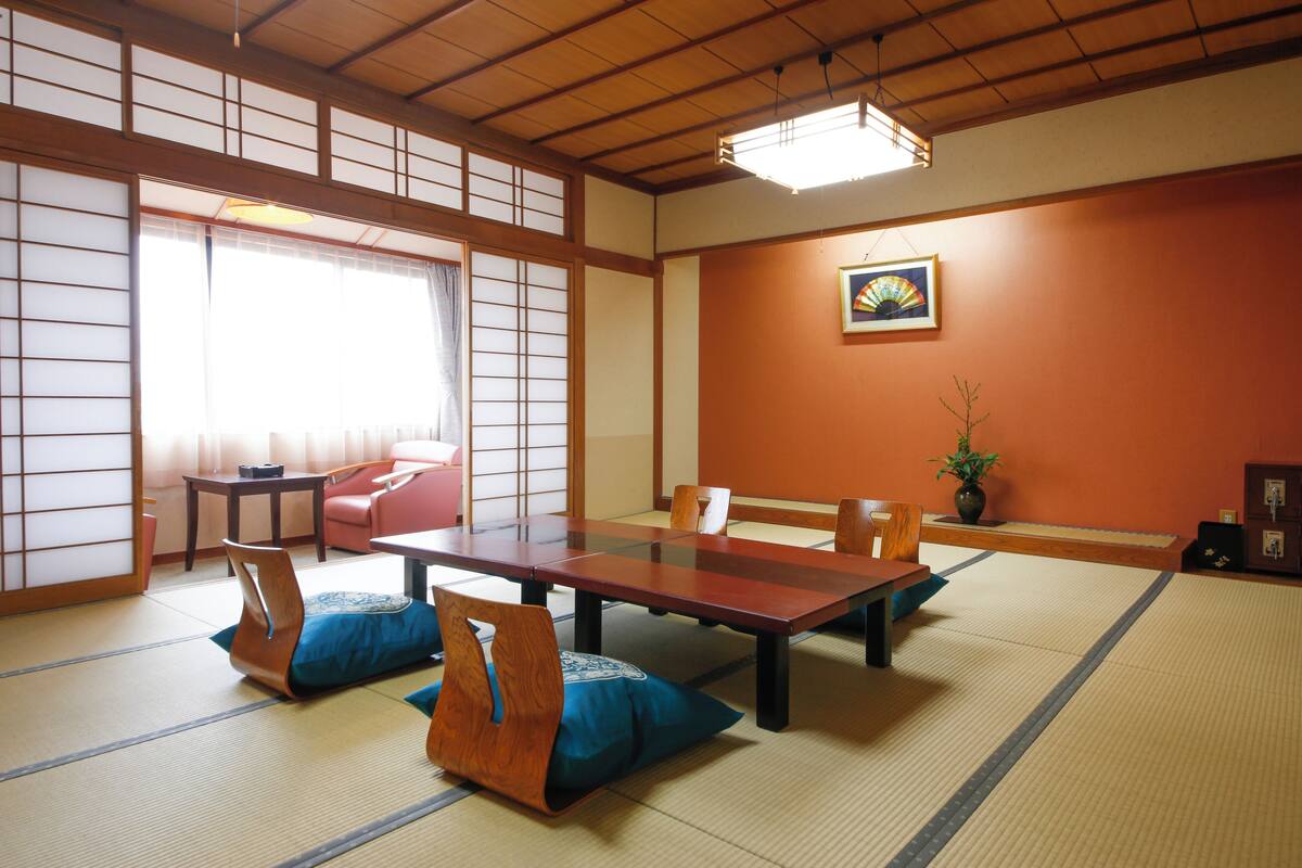 和室(10畳確約) | ミニバー、可動式ベッド、ベッドシーツ