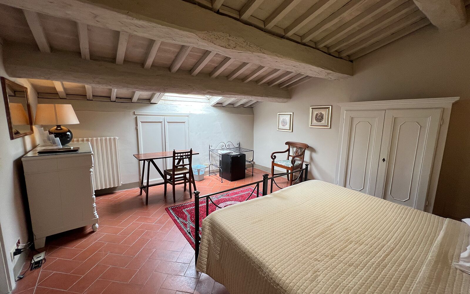 Habitación económica con 1 cama matrimonial o 2 individuales | Ropa de cama de alta calidad y minibar 