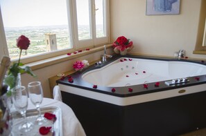 Couples treatment rooms, hot tub, massages