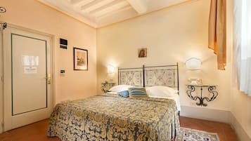 Comfort kamer, 1 twee- of 2 eenpersoonsbedden | Luxe beddengoed, donsdekens, een minibar, een kluis op de kamer