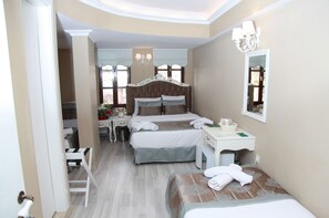 Minibaari, tallelokero huoneessa, työpöytä, äänieristys