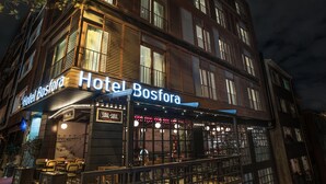 Hotel Bosfora with a visible restaurant named 'Soul Soul' on the ground floor. - Hotel Bosfora (Istanbul)