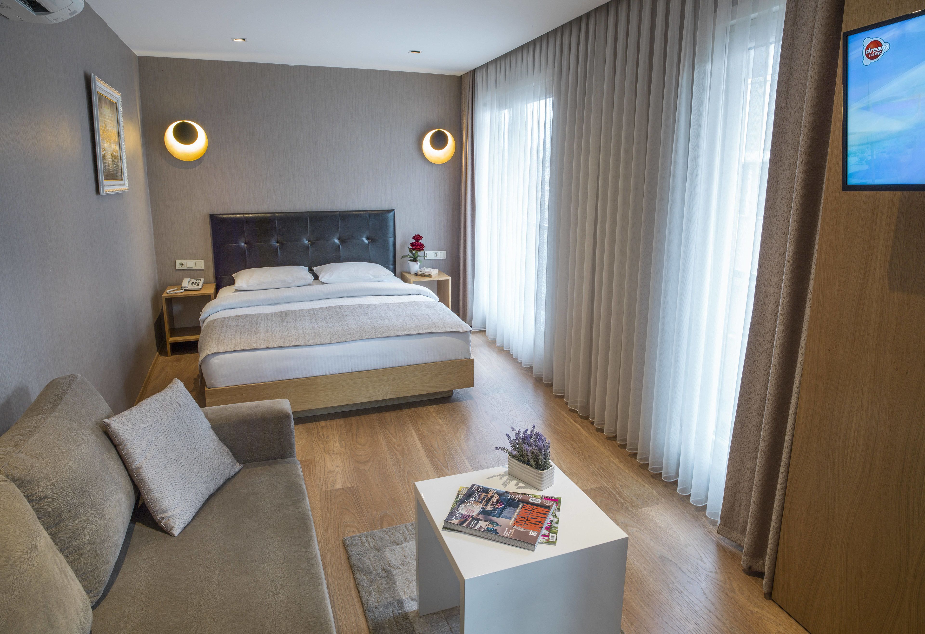 premium bedding, minibar, in-room safe, desk