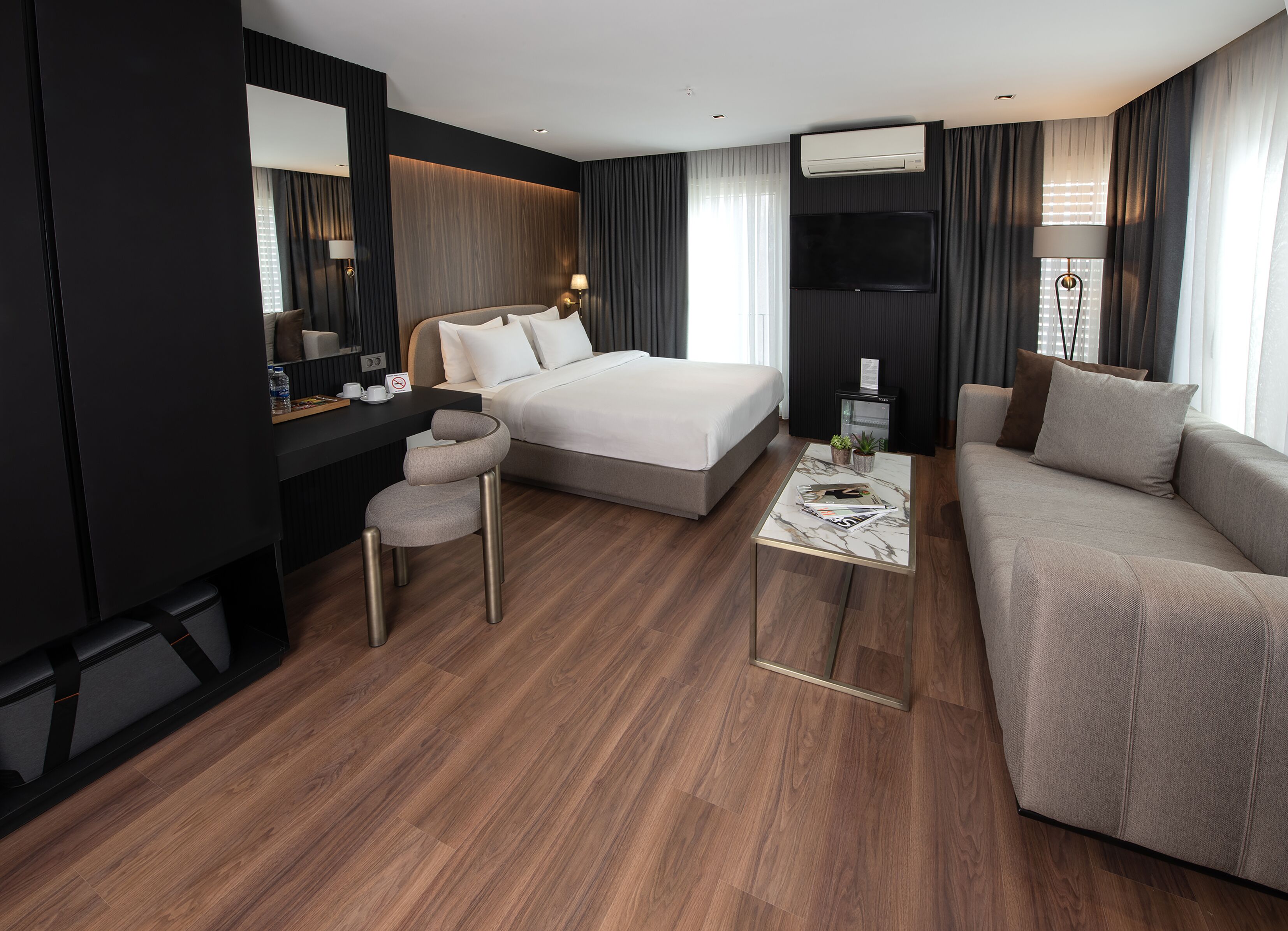 deluxe single room | premium bedding, minibar, in-room safe, desk