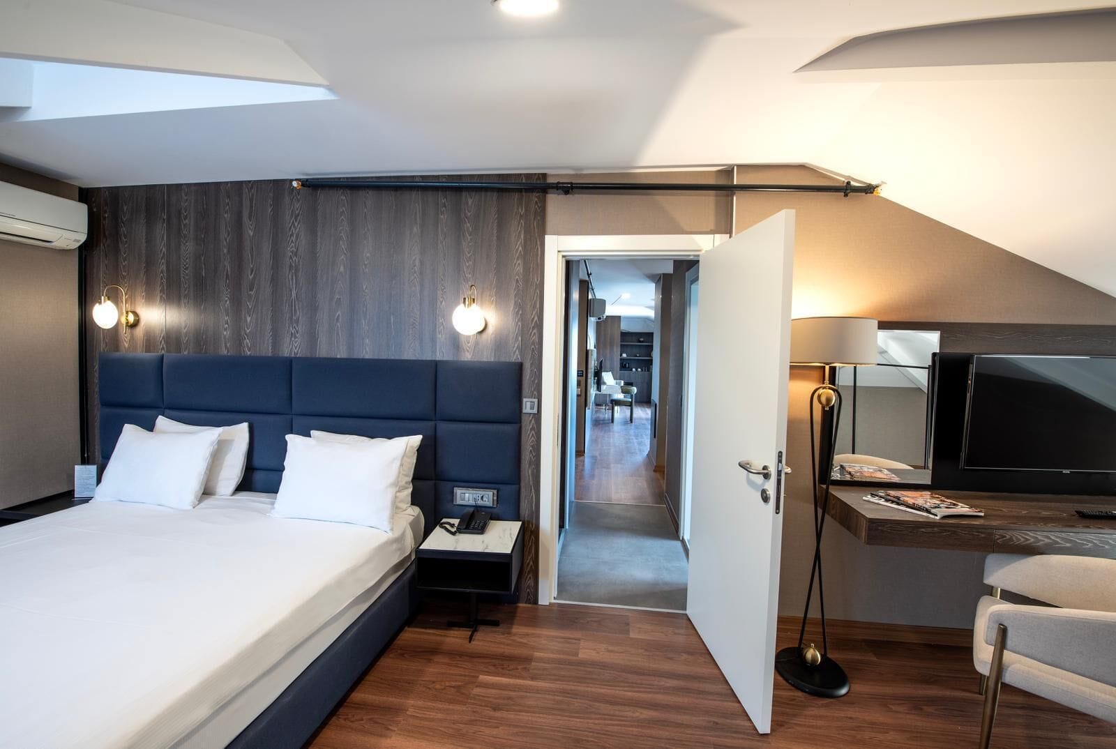 suite, terrace | premium bedding, minibar, in-room safe, desk