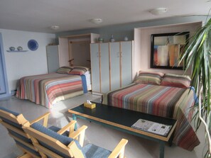 Apartment, eigenes Bad, Poolblick (Studio)