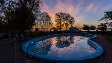 Kolam renang outdoor