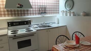 Apartment, eigenes Bad, Poolblick (Studio) | Eigene Küche