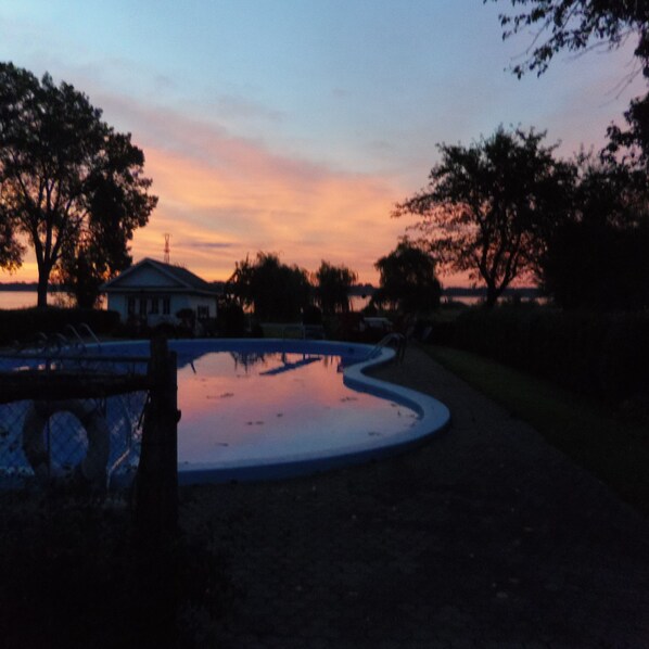 Outdoor pool - Gîte Saint-Laurent (Trois-Rivieres)
