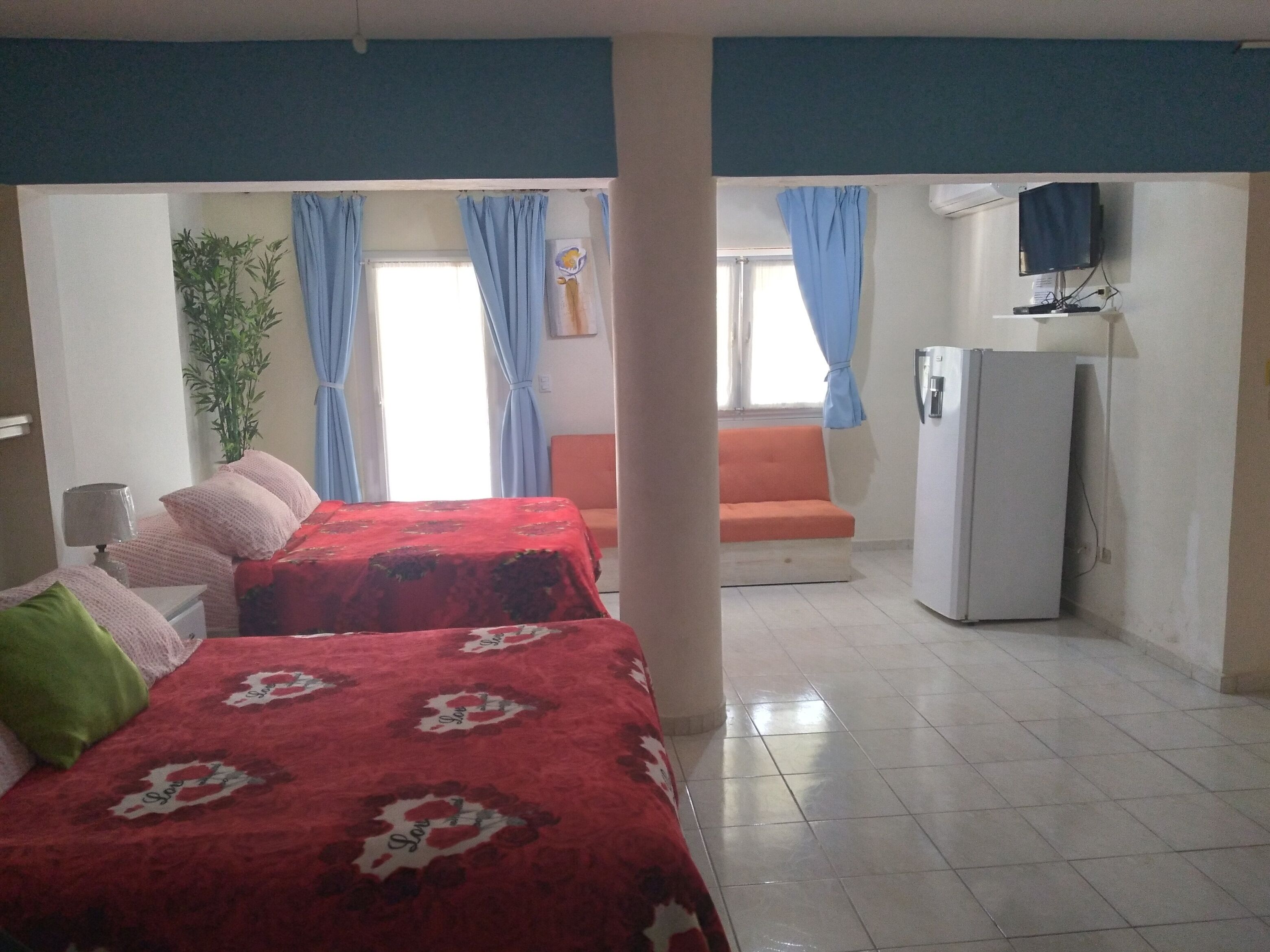 family studio suite | 1 bedroom, in-room safe, free wifi, bed sheets