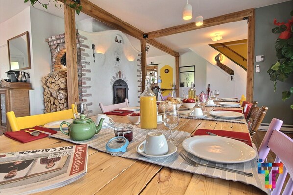 Free daily full breakfast 