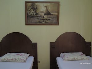 Twin Room | Rollaway beds - San Jose Pension (Cebu)