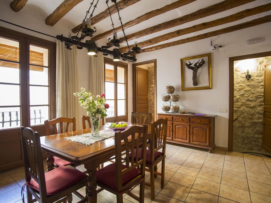 Traditional House, 2 Bedrooms | Dining room