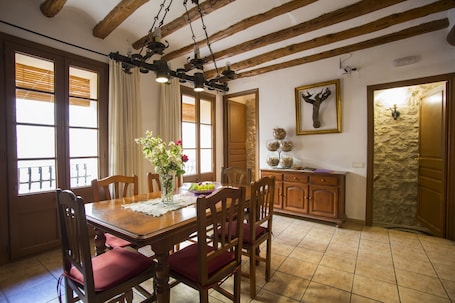Traditional House, 2 Bedrooms | Dining room. La Posada de Caseres