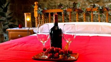 3 bedrooms, down comforters, Tempur-Pedic beds, desk