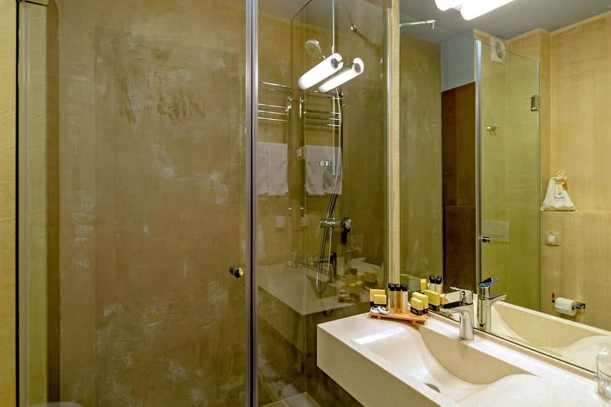 minibar, in-room safe, desk, alarm clocks