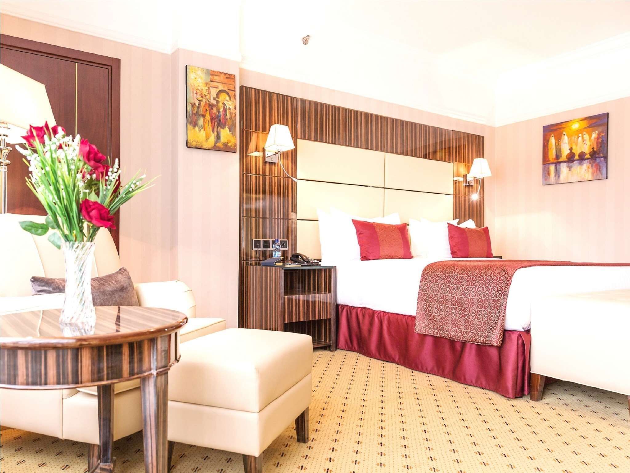 suite, 1 king bed | minibar, in-room safe, desk, soundproofing