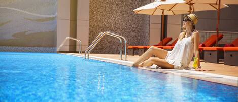Outdoor pool, pool umbrellas, sun loungers