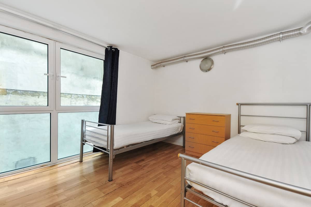 2 bedrooms, in-room safe, free WiFi, bed sheets
